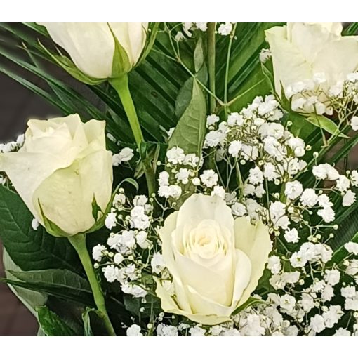 Klasszikus 5 szálas fehér rózsacsokor