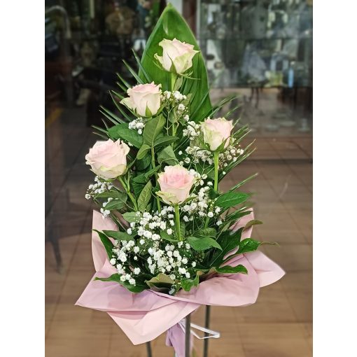 Klasszikus 5 szálas rózsaszín rózsacsokor